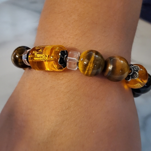 Tiger Eye God Of Wealth Stretch Bracelet - Picture 4 of 13